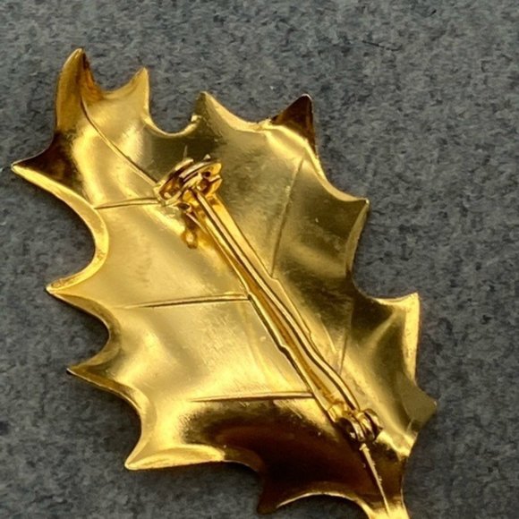 Christmas Pin Brooch Holly Leaf Berries Gold Green Enamel Red Rhinestone Retro - Picture 4 of 7